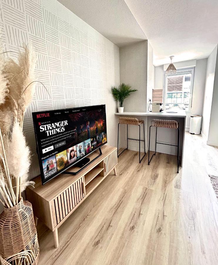 Apartmán Modern 1 Bdr + Balcony + Free Parking + Ac + Pool L'Isle-d'Abeau Exteriér fotografie